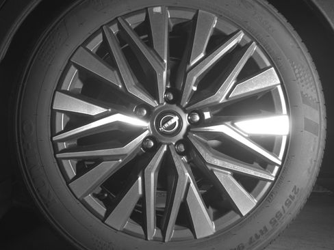 Used 2025 Nissan Altima 2.5 SV FWD image 14