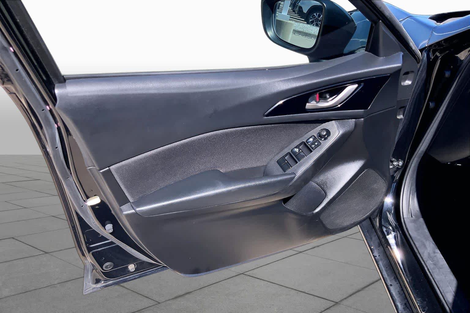 Used 2016 MAZDA MAZDA3 i Sport FWD image 21