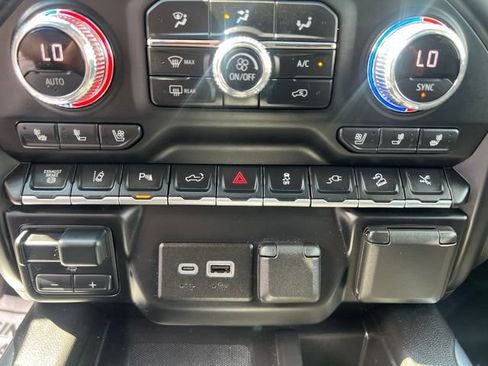 Used 2022 GMC Sierra 3500 Denali w/ Denali Ultimate Package AWD/4WD image 31