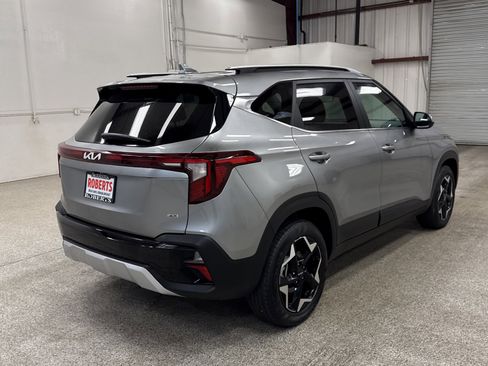 Used 2024 Kia Seltos EX image 18