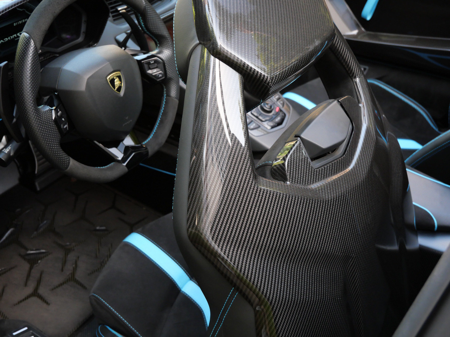 Used 2020 Lamborghini Aventador SVJ AWD/4WD image 32
