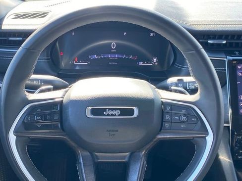 Used 2023 Jeep Grand Cherokee Limited AWD/4WD image 9