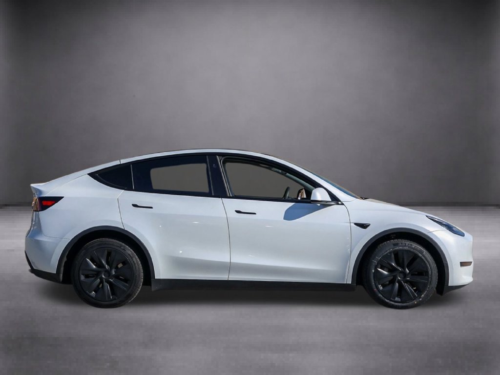 Used 2023 Tesla Model Y Long Range AWD/4WD image 3