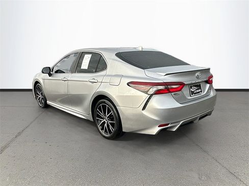 Used 2023 Toyota Camry SE image 5
