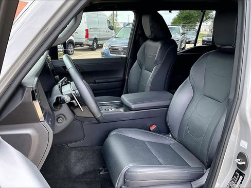 Used 2025 Lexus GX 550 image 8