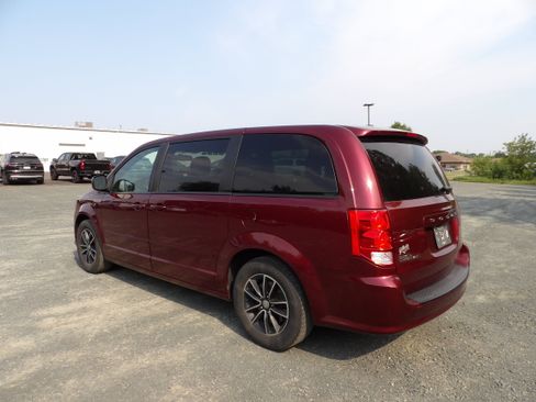 Used 2017 Dodge Grand Caravan SE FWD image 6