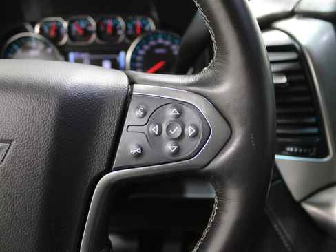Used 2018 Chevrolet Suburban Premier image 12