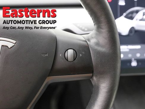 Used 2021 Tesla Model Y Long Range image 16