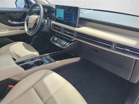 Used 2025 Lincoln Corsair FWD image 25