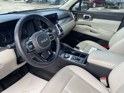 Used 2022 Kia Sorento EX w/ Panoramic Sunroof Package image 23