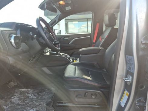 Used 2023 Chevrolet Colorado Z71 w/ Z71 Convenience Package 2 image 13