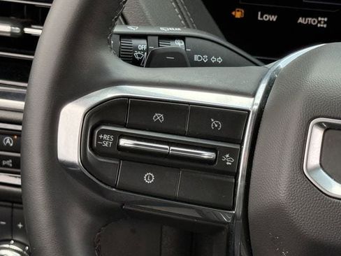 Used 2025 GMC Yukon XL Denali AWD/4WD image 15