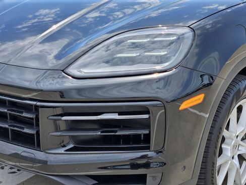 Certified 2026 Porsche Cayenne AWD/4WD image 12