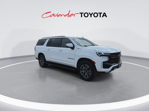 Used 2024 Chevrolet Suburban Z71 w/ Luxury Package image 2