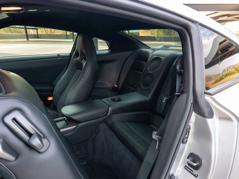 Used 2024 Nissan GT-R Premium w/ Floor Mat Package AWD/4WD image 32