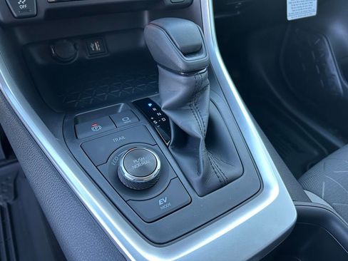 Used 2025 Toyota RAV4 XLE image 25