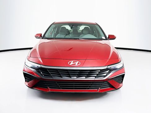 Used 2024 Hyundai Elantra SEL image 2