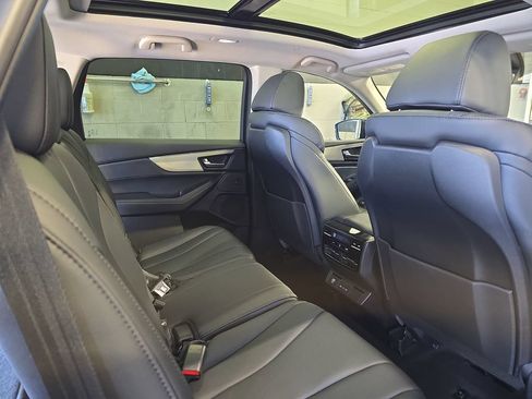 Used 2025 Acura MDX SH-AWD image 11