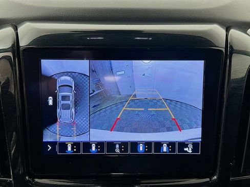 Used 2021 Chevrolet Traverse LT w/ LT Premium Package image 13