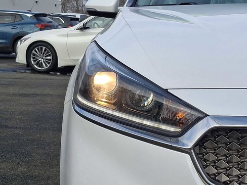 Used 2018 Kia Cadenza Premium w/ Luxury Package image 9