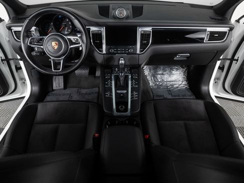 Used 2018 Porsche Macan image 35