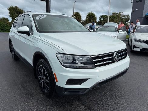 Used 2021 Volkswagen Tiguan SE w/ Panoramic Sunroof Package image 3