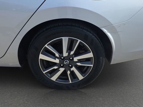 Used 2020 Nissan Versa SV image 5