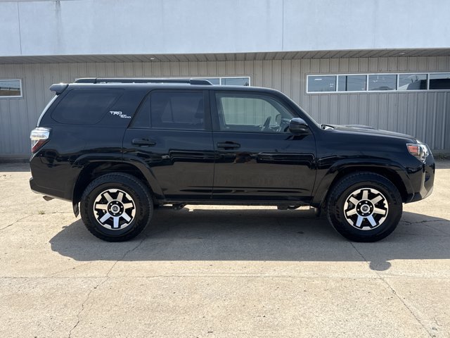 Used 2020 Toyota 4Runner TRD Off-Road AWD/4WD image 2