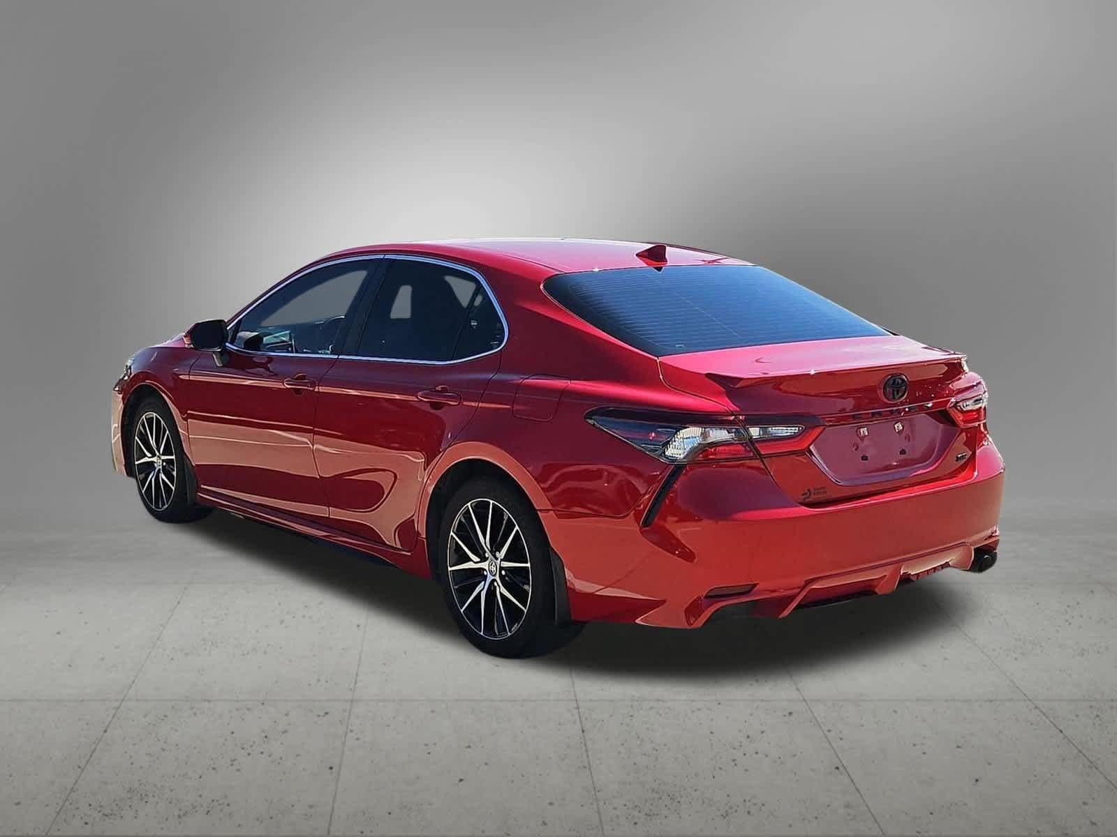 Used 2023 Toyota Camry SE FWD image 4
