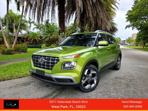 Used 2022 Hyundai Venue SEL FWD image 1