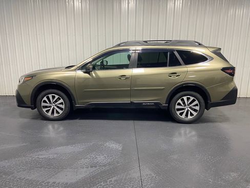 Used 2020 Subaru Outback Premium image 4