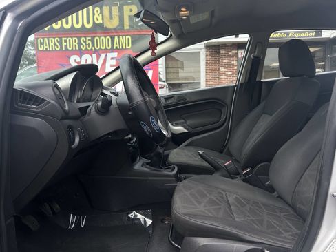 Used 2012 Ford Fiesta SE image 9