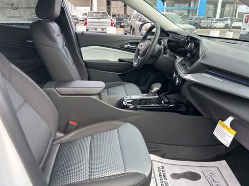 New 2026 Chevrolet Trax LT w/ Sunroof Package image 29