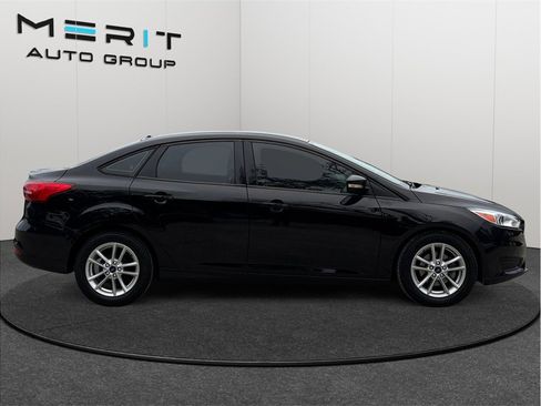 Used 2016 Ford Focus SE w/ SE Power Seat Package image 10