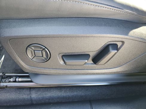 Used 2025 Audi Q6 e-tron Premium w/ Convenience Package image 21