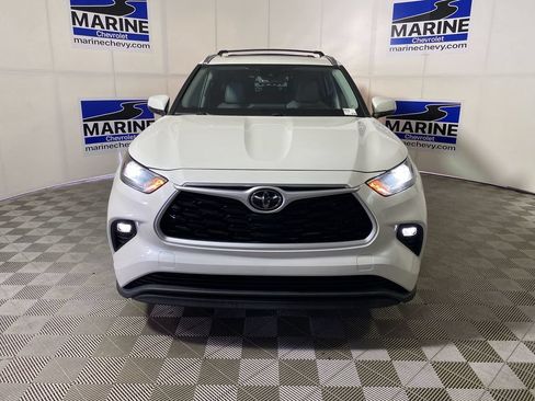 Used 2021 Toyota Highlander XLE AWD/4WD image 15