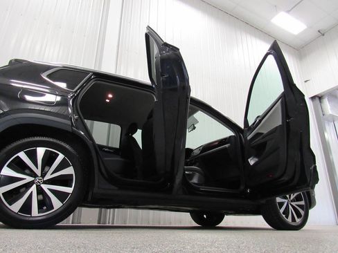 Used 2022 Volkswagen Taos SE image 15