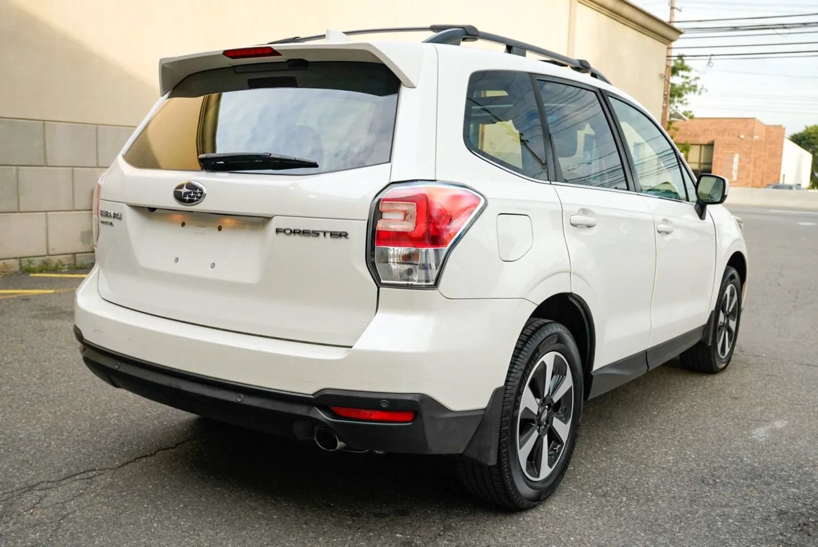 Used 2018 Subaru Forester 2.5i Limited AWD/4WD image 5