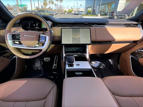 New 2025 Land Rover Range Rover Long Wheelbase SE AWD/4WD image 7