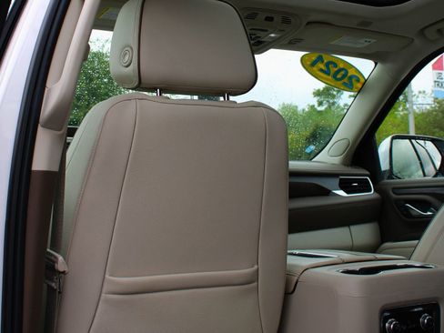 Used 2021 GMC Yukon Denali w/ Denali Premium Package image 20