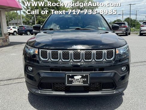 Used 2023 Jeep Compass Latitude w/ Convenience Group AWD/4WD image 2