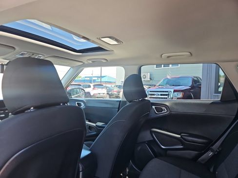 Used 2020 Kia Soul GT-Line w/ GT 2.0L Power Sunroof Package FWD image 19