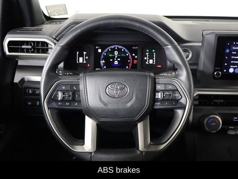 Used 2025 Toyota 4Runner SR5 AWD/4WD image 7