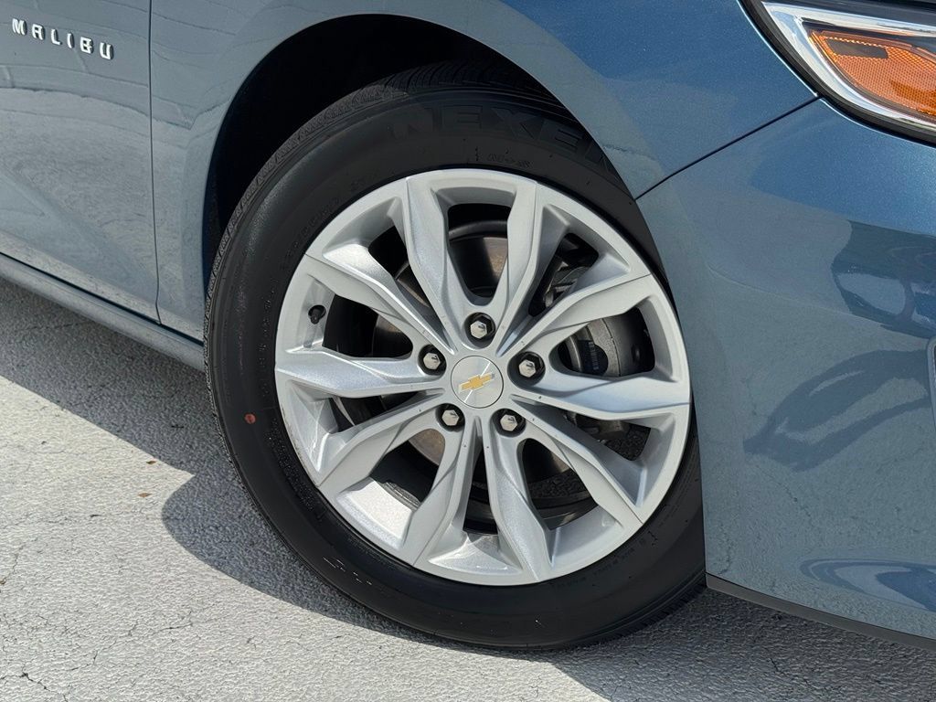 Used 2025 Chevrolet Malibu LT FWD image 6