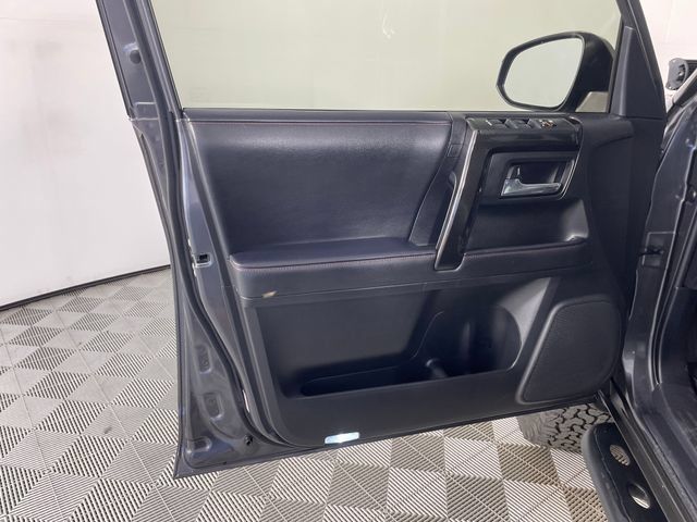 Used 2020 Toyota 4Runner TRD Off-Road Premium AWD/4WD image 18