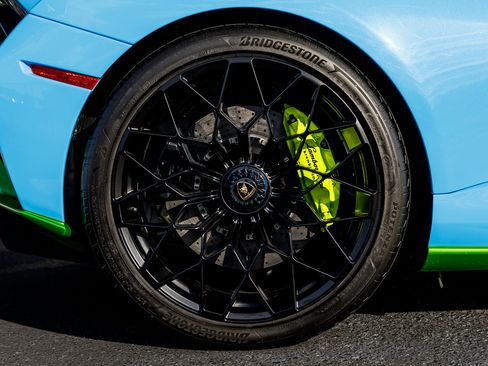 Used 2023 Lamborghini Huracan STO image 25