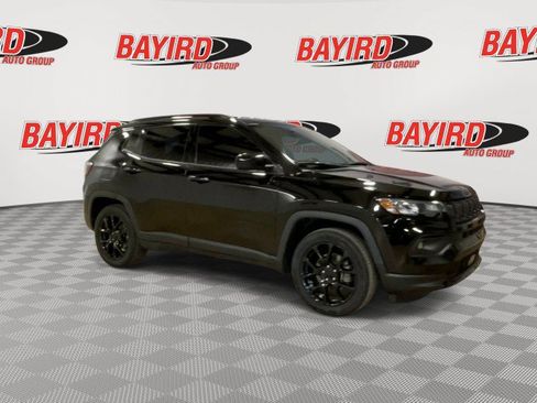 Used 2022 Jeep Compass Latitude FWD image 2