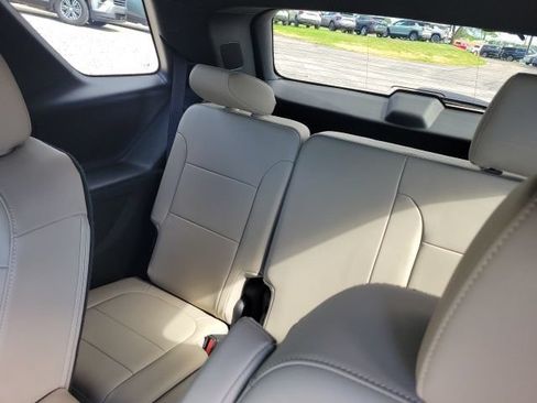 Used 2022 Chevrolet Traverse LT w/ LT Premium Package AWD/4WD image 42