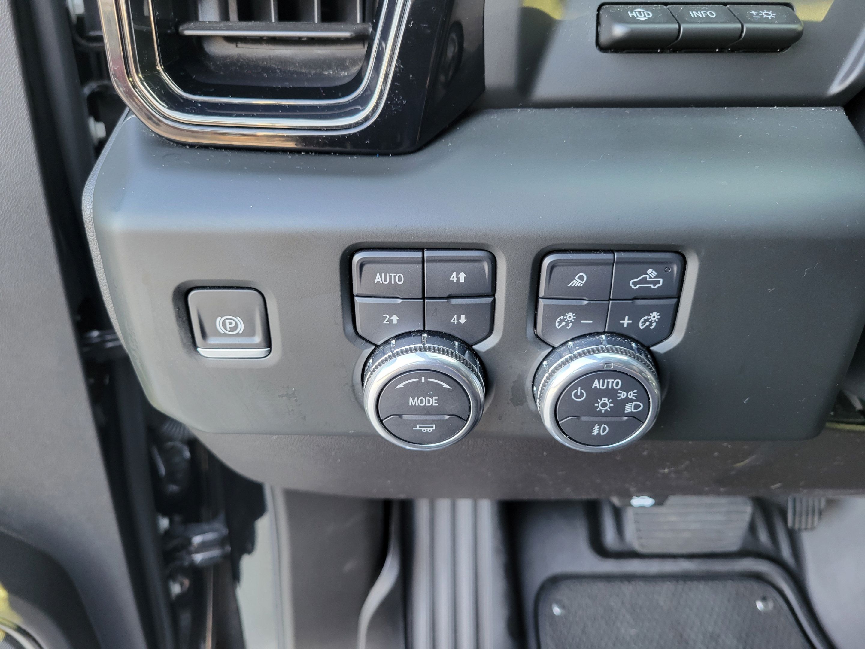 Used 2024 GMC Sierra 1500 AT4 w/ Technology Package AWD/4WD image 24