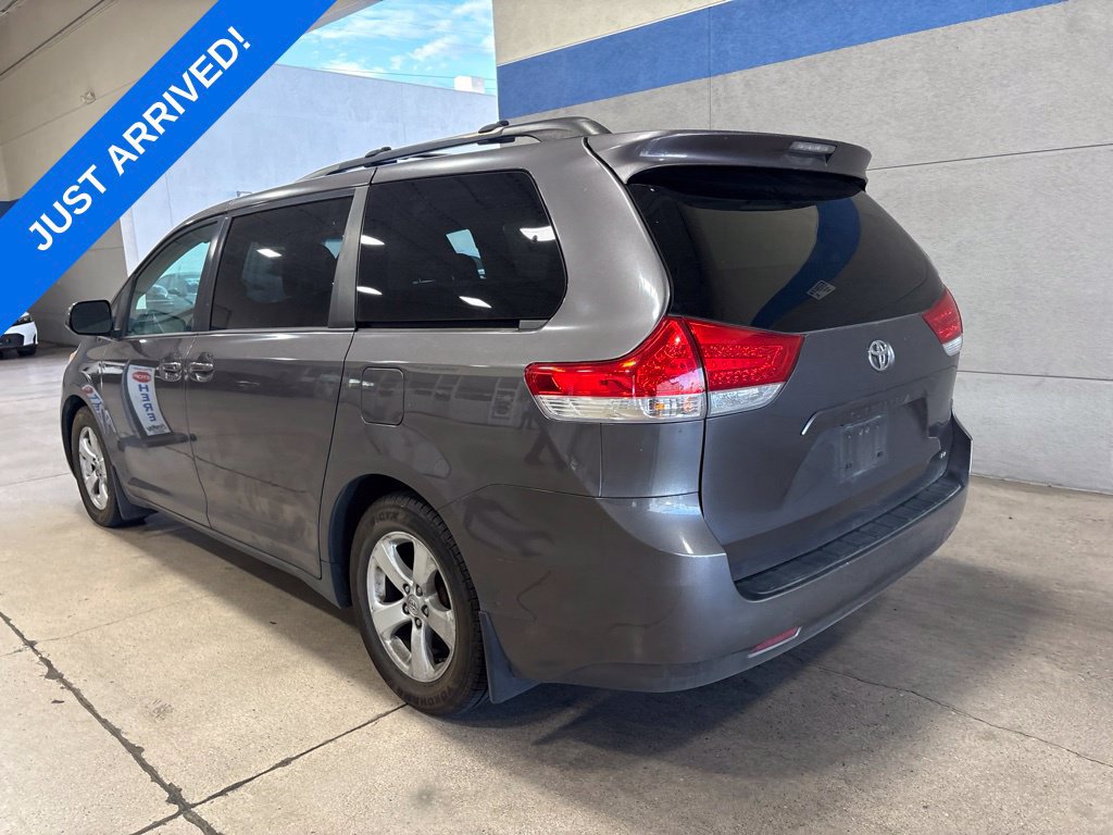 Used 2012 Toyota Sienna LE w/ Towing Pkg FWD image 4